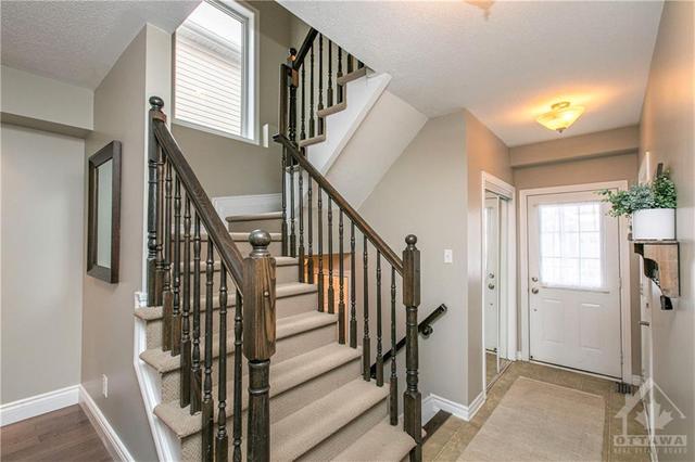 425 Vendevale Avenue, Townhouse with 3 bedrooms, 3 bathrooms and 3 parking in Ottawa ON | Image 18