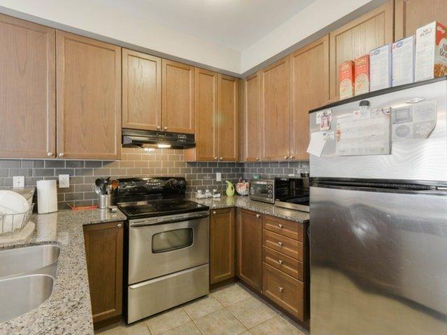 8 Bakewell St, Townhouse with 3 bedrooms, 3 bathrooms and 2 parking in Brampton ON | Image 7