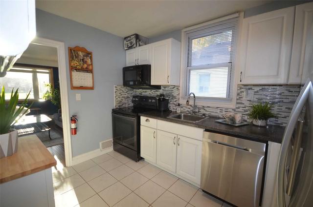 166 Glenholme Ave, House detached with 2 bedrooms, 1 bathrooms and 4 parking in Hamilton ON | Image 4