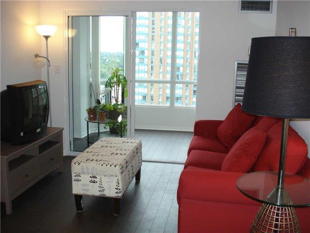 1516 - 155 Hillcrest Ave, Condo with 1 bedrooms, 1 bathrooms and 1 parking in Mississauga ON | Image 2