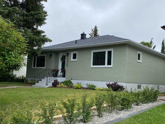 3224 25 Street Sw, House detached with 4 bedrooms, 2 bathrooms and 4 parking in Calgary AB | Image 2