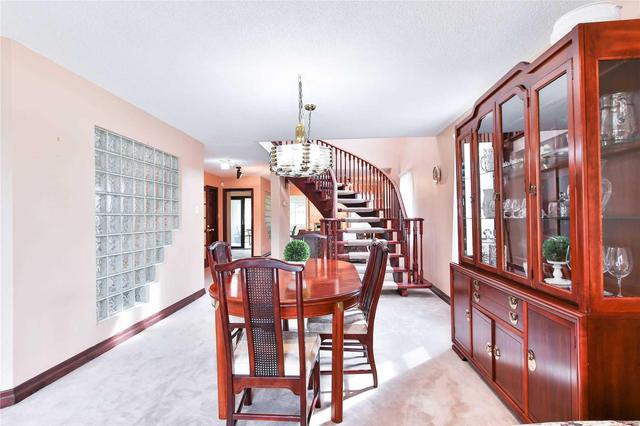41 Lupin Dr, House detached with 4 bedrooms, 4 bathrooms and 4 parking in Toronto ON | Image 8