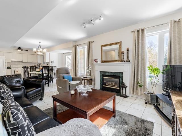 603 Dutch Elliott Crt, House detached with 5 bedrooms, 5 bathrooms and 6 parking in Newmarket ON | Image 27