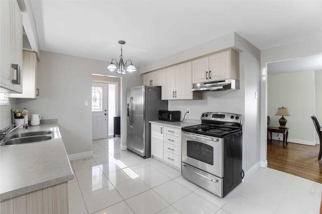 19 Horne Dr, House detached with 3 bedrooms, 3 bathrooms and 5 parking in Brampton ON | Image 13