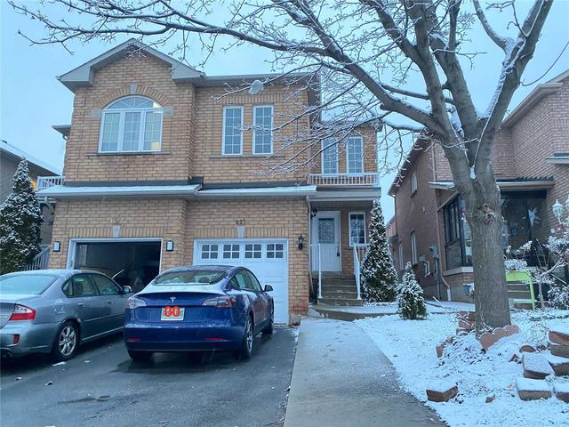 625 Madame St E, House semidetached with 4 bedrooms, 4 bathrooms and 3 parking in Mississauga ON | Image 1