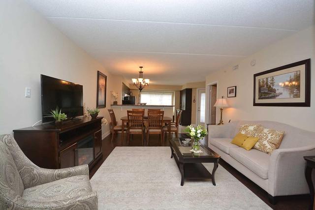 211 - 1380 Main St E, Condo with 3 bedrooms, 2 bathrooms and 2 parking in Milton ON | Image 4