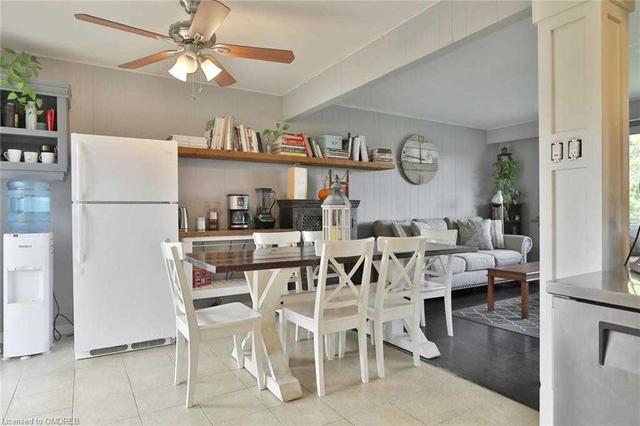 8750 Mansewood Tr, House detached with 3 bedrooms, 2 bathrooms and 8 parking in Milton ON | Image 3