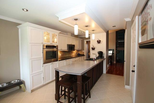 1445 Largo Cres, House detached with 2 bedrooms, 2 bathrooms and 3 parking in Oshawa ON | Image 12