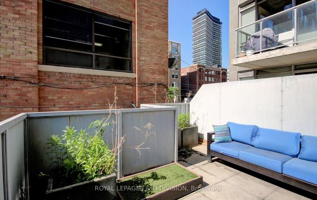 207 - 36 Charlotte St, Condo with 1 bedrooms, 2 bathrooms and 1 parking in Toronto ON | Image 2