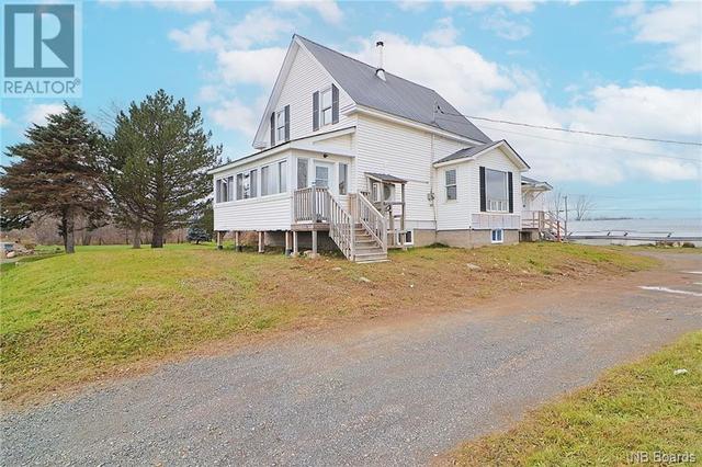 1071 Route 105, House detached with 4 bedrooms, 1 bathrooms and null parking in Maugerville NB | Image 2