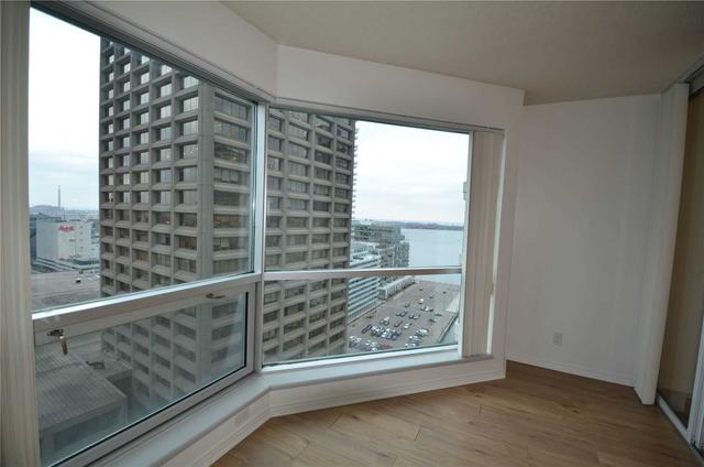 2108 - 10 Yonge St, Condo with 1 bedrooms, 1 bathrooms and 1 parking in Toronto ON | Image 6