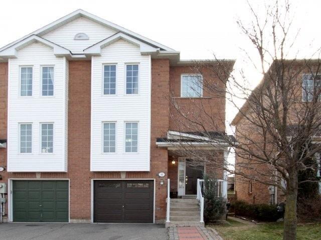 41 Wilmont Crt, House attached with 3 bedrooms, 3 bathrooms and 1 parking in Brampton ON | Image 1