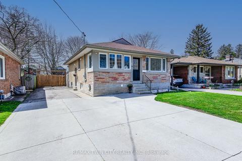 36 Elgin St N, House detached with 2 bedrooms, 2 bathrooms and 5 parking in Cambridge ON | Card Image
