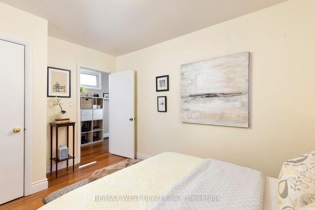 70 Thirty Ninth St, House detached with 2 bedrooms, 2 bathrooms and 1 parking in Toronto ON | Image 6