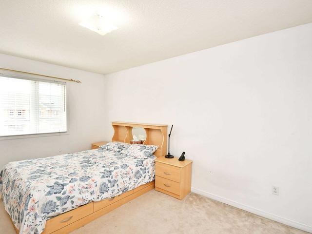 15 Todmorden Dr, House attached with 3 bedrooms, 2 bathrooms and 2 parking in Brampton ON | Image 24