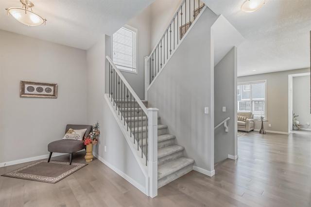 129 West Grove Way Sw, House detached with 4 bedrooms, 3 bathrooms and 4 parking in Calgary AB | Image 4