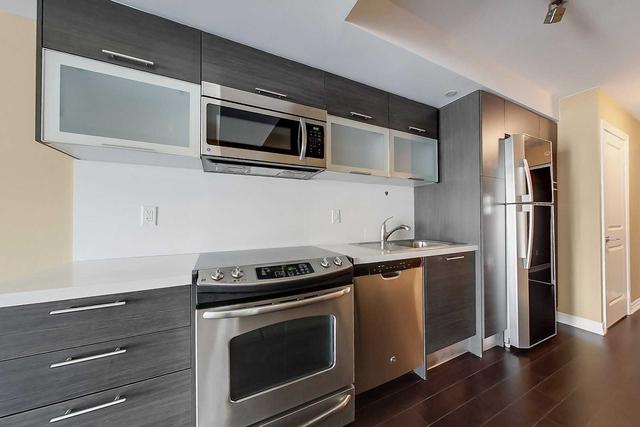 824 - 386 Yonge St N, Condo with 2 bedrooms, 2 bathrooms and 0 parking in Toronto ON | Image 5
