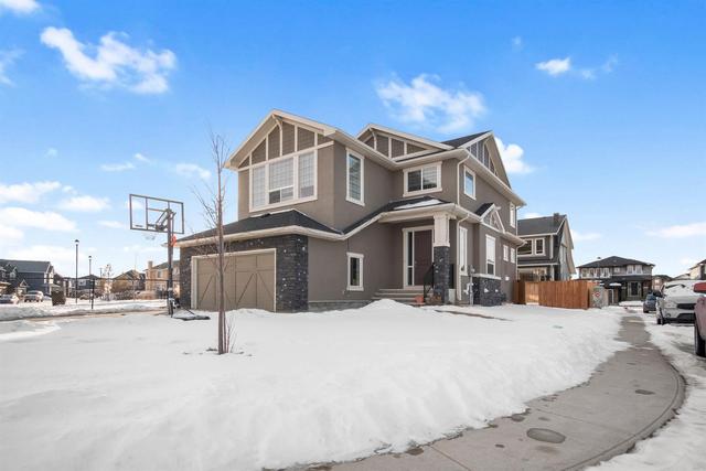 134 Kinniburgh Lane, House detached with 4 bedrooms, 3 bathrooms and 4 parking in Calgary AB | Image 2