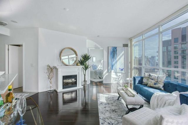 3508 - 219 Fort York Blvd, Condo with 2 bedrooms, 1 bathrooms and 1 parking in Toronto ON | Image 1