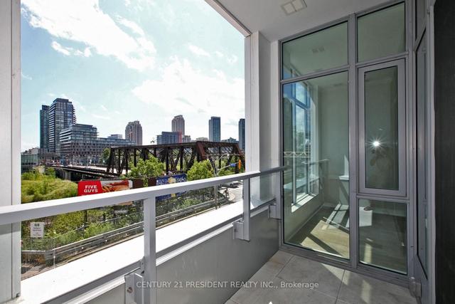 204 - 27 Bathrust St, Condo with 2 bedrooms, 1 bathrooms and 0 parking in Toronto ON | Image 14