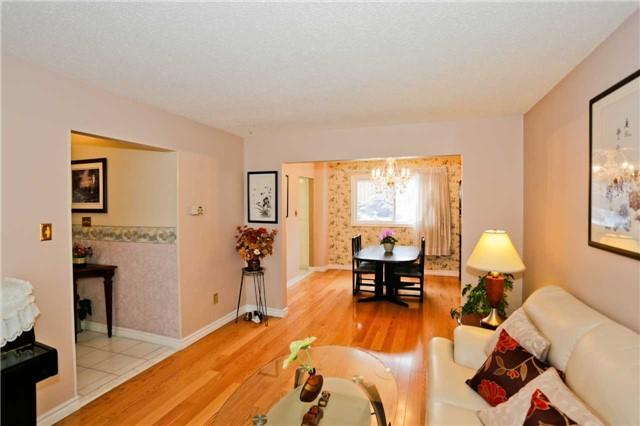 9 Talgarth Rd, House detached with 3 bedrooms, 3 bathrooms and 4 parking in Toronto ON | Image 5