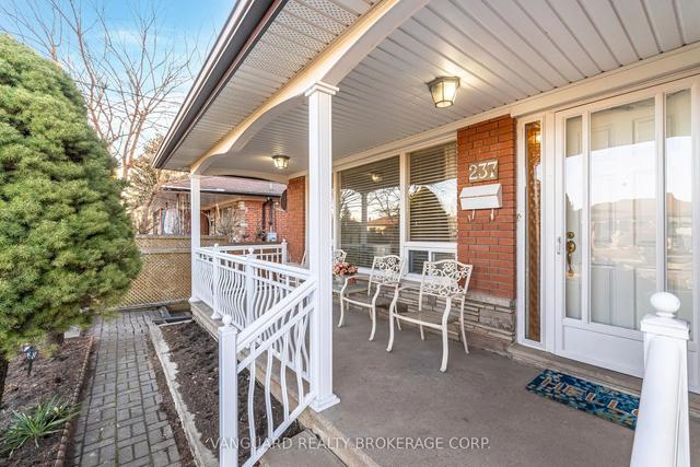 237 Derrydown Rd, House detached with 4 bedrooms, 4 bathrooms and 7 parking in Toronto ON | Image 23