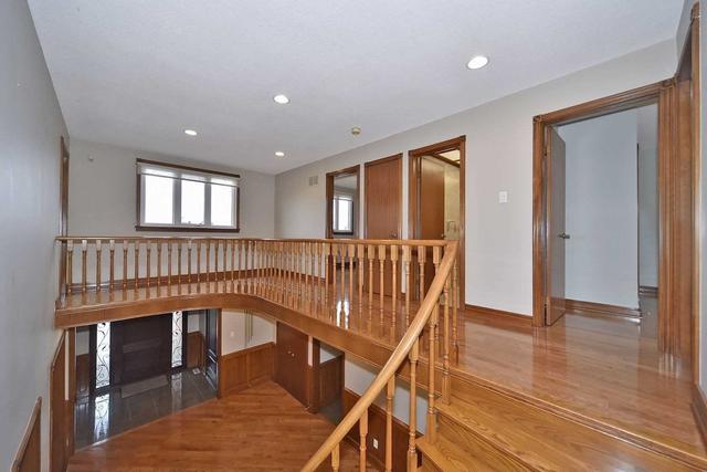 33 St. Ives Crt, House detached with 4 bedrooms, 4 bathrooms and 4 parking in Vaughan ON | Image 6
