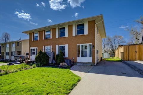 40 Pepperwood Crescent, House semidetached with 3 bedrooms, 1 bathrooms and 2 parking in Kitchener ON | Card Image