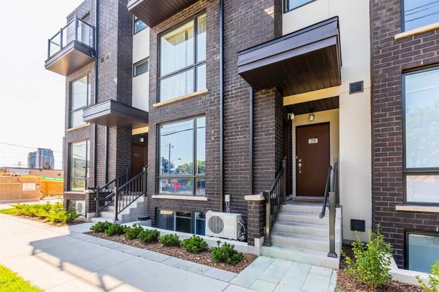 28 - 26 Fieldway Rd, Townhouse with 2 bedrooms, 2 bathrooms and 1 parking in Toronto ON | Image 12