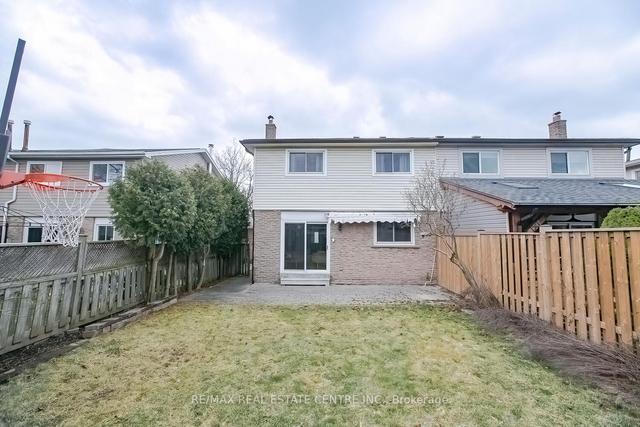 2389 Cobbinshaw Circ, House semidetached with 3 bedrooms, 2 bathrooms and 3 parking in Mississauga ON | Image 30