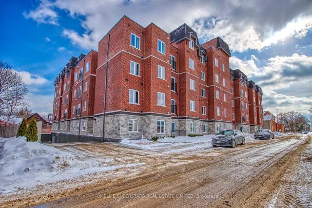 301 - 501 Frontenac St, Condo with 4 bedrooms, 2 bathrooms and 1 parking in Kingston ON | Image 2
