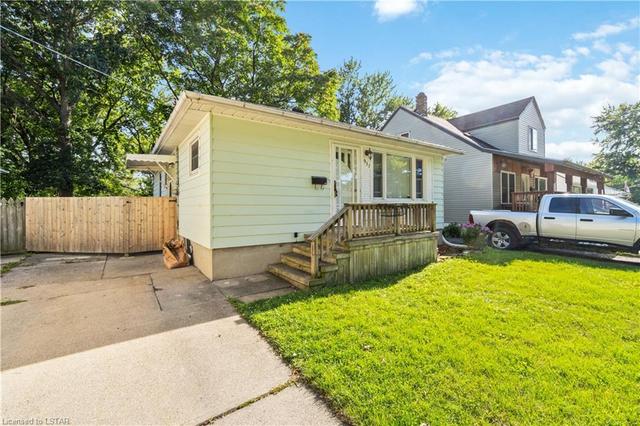 937 Sycamore Drive, House detached with 4 bedrooms, 1 bathrooms and 2 parking in Sarnia ON | Image 12
