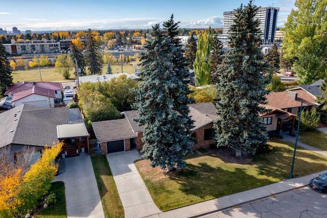 70 Mayfair Road Sw, House detached with 3 bedrooms, 4 bathrooms and 3 parking in Calgary AB | Image 1