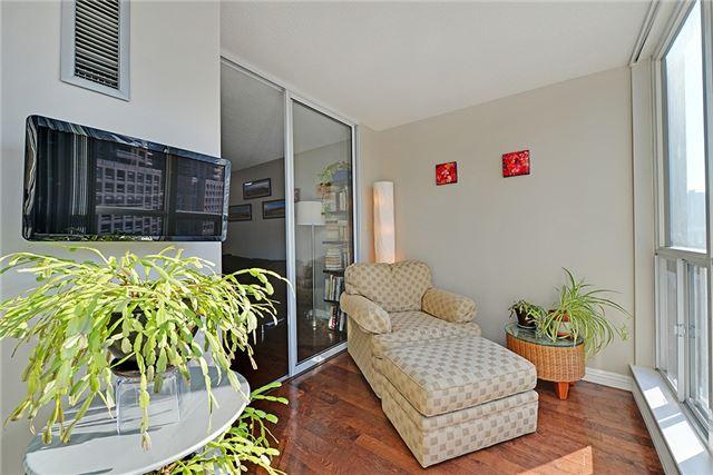1002 - 24 Wellesley St W, Condo with 1 bedrooms, 2 bathrooms and 1 parking in Toronto ON | Image 7