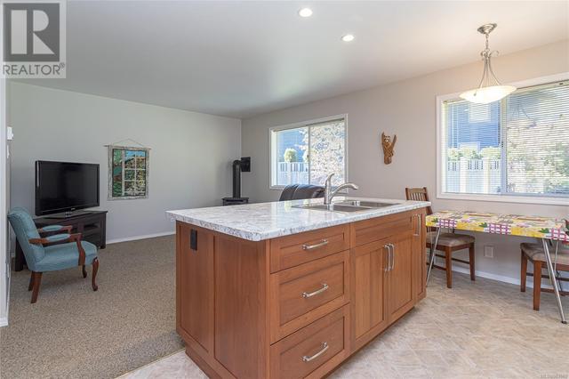 4918 Alamida Cres, House detached with 3 bedrooms, 2 bathrooms and 4 parking in Saanich BC | Image 16