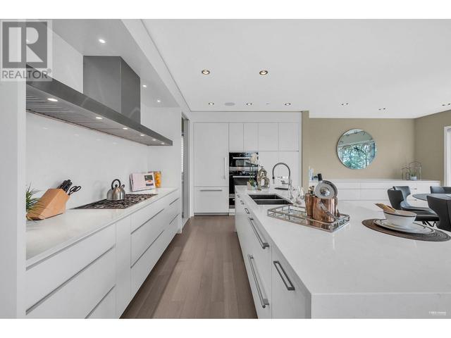 2976 Burfield Place, House detached with 3 bedrooms, 3 bathrooms and 2 parking in West Vancouver BC | Image 16