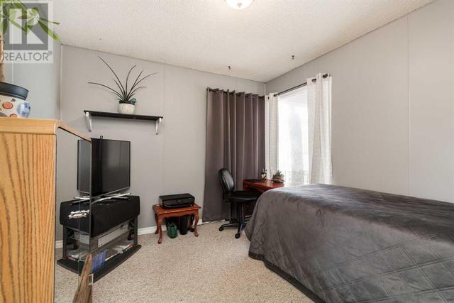 1030 8 Street S, House detached with 4 bedrooms, 1 bathrooms and 5 parking in Lethbridge AB | Image 23