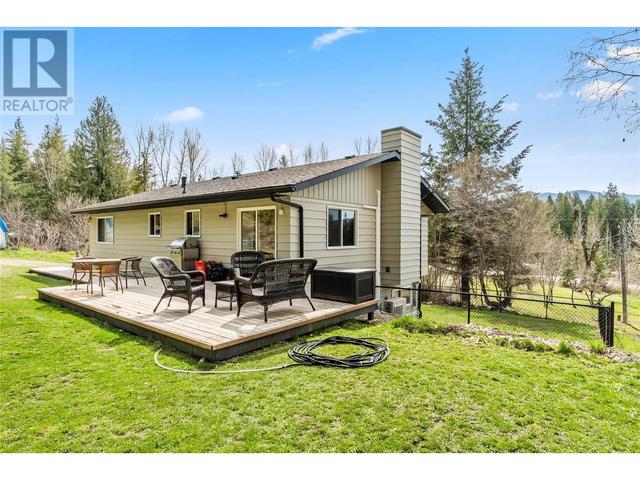 6823 Charleson Road, House detached with 4 bedrooms, 2 bathrooms and null parking in Columbia Shuswap F BC | Image 39