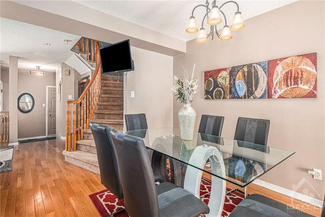 429 Wincanton Drive, Townhouse with 3 bedrooms, 3 bathrooms and 3 parking in Ottawa ON | Image 6