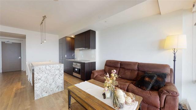 5010 - 1 Bloor St E, Condo with 1 bedrooms, 2 bathrooms and 0 parking in Toronto ON | Image 5