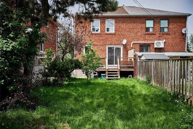 15 Memorial Park Ave, House semidetached with 3 bedrooms, 2 bathrooms and 2 parking in Toronto ON | Image 29