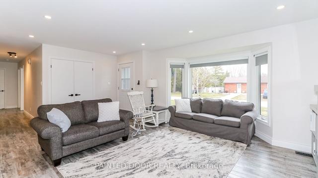 3914 Rosemary Lane, House detached with 3 bedrooms, 2 bathrooms and 5 parking in Innisfil ON | Image 5