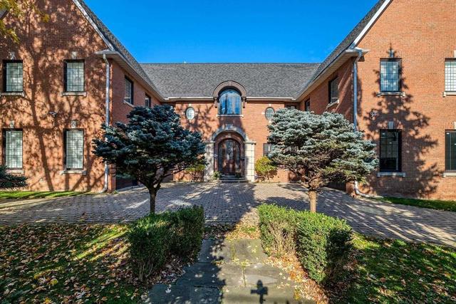 18 Wimpole Dr, House detached with 4 bedrooms, 7 bathrooms and 9 parking in Toronto ON | Card Image