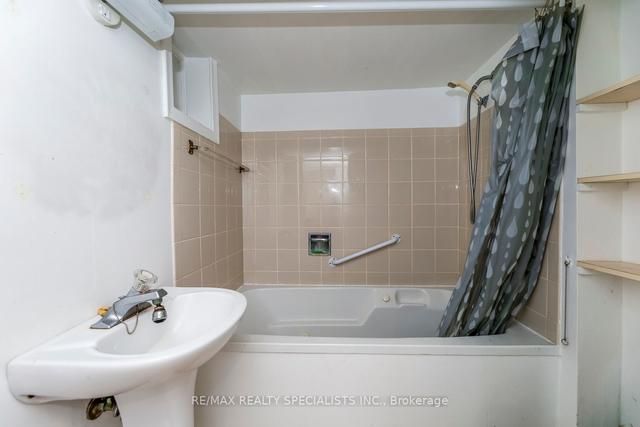 59 Aldgate Ave, House detached with 2 bedrooms, 2 bathrooms and 6 parking in Toronto ON | Image 22