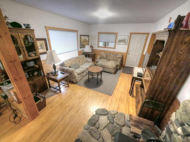 8114 Highway 6, House detached with 3 bedrooms, 1 bathrooms and 9 parking in Salmo BC | Image 3