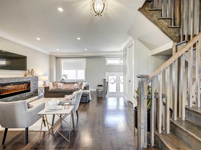 51 Vaudeville Dr, House semidetached with 3 bedrooms, 3 bathrooms and 3 parking in Toronto ON | Image 2