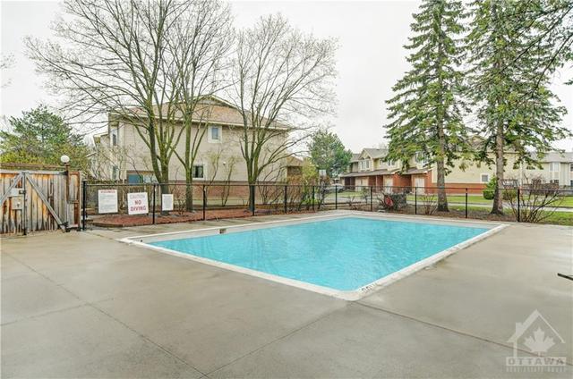 421 Valade Crescent, Townhouse with 3 bedrooms, 2 bathrooms and 2 parking in Ottawa ON | Image 30