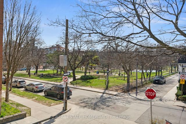 70 Stanley Terr, House attached with 3 bedrooms, 2 bathrooms and 2 parking in Toronto ON | Image 11