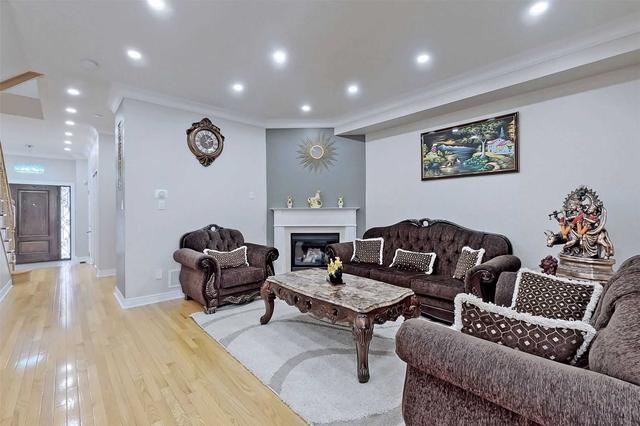 92 Laval St, House attached with 3 bedrooms, 4 bathrooms and 4 parking in Vaughan ON | Image 38
