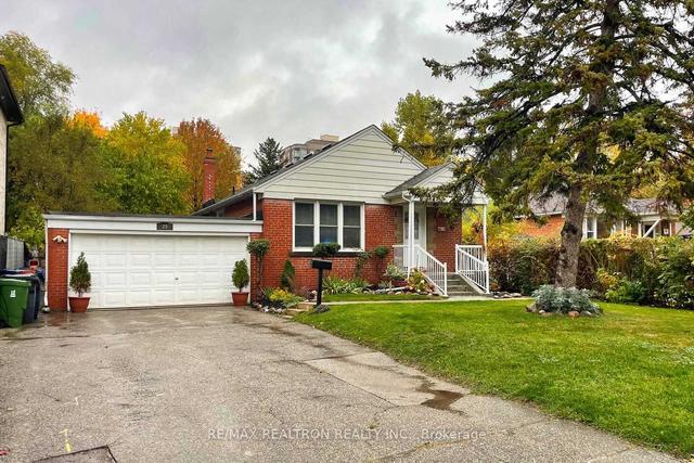 upper - 28 Irvington Cres, House detached with 3 bedrooms, 1 bathrooms and 2 parking in Toronto ON | Image 34
